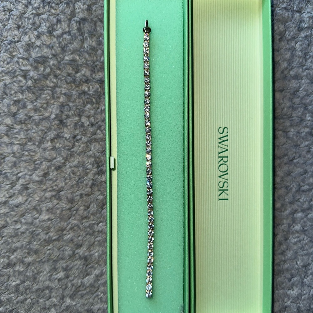 Swarovski Elegant Silver Bracelet with Clear Crystals